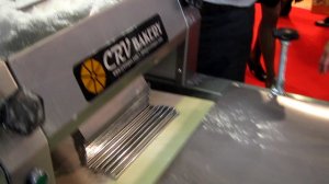 (2) Тестоделитель. Тестоокруглитель. Батоноформующая машина.