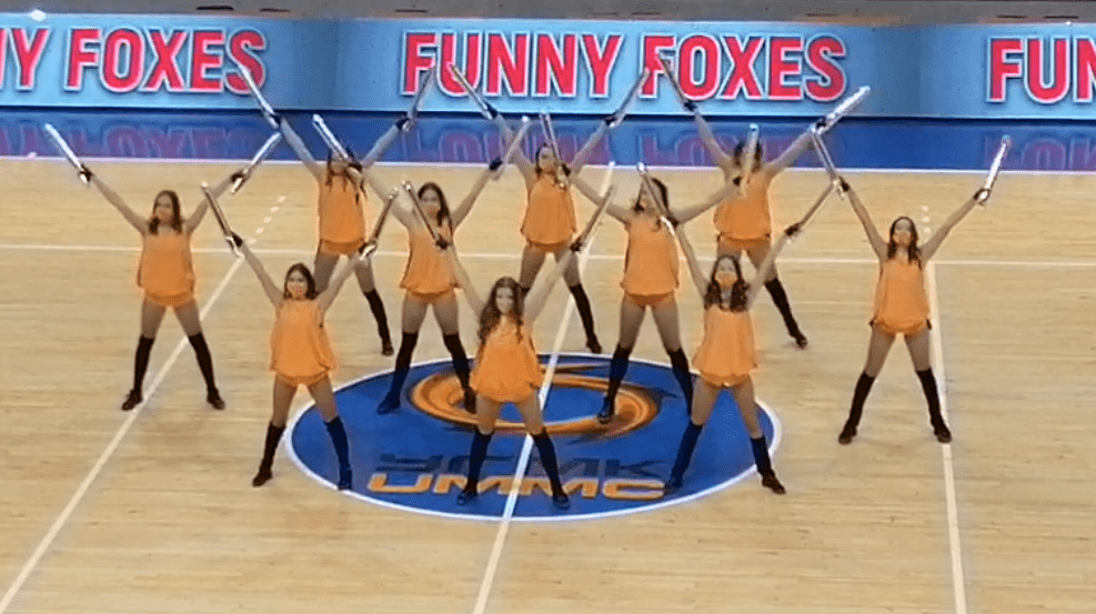 Красавицы черлидинга! Это неповторимые красотки FANNY FOXES - группа поддержки БК УГМК