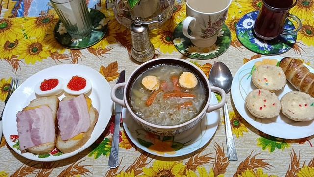 Овощной суп на бульоне, канапе, кофе