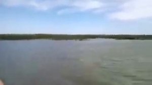 Водометный катер "Томь-605-мод" на раскатах в Дельте Волги.