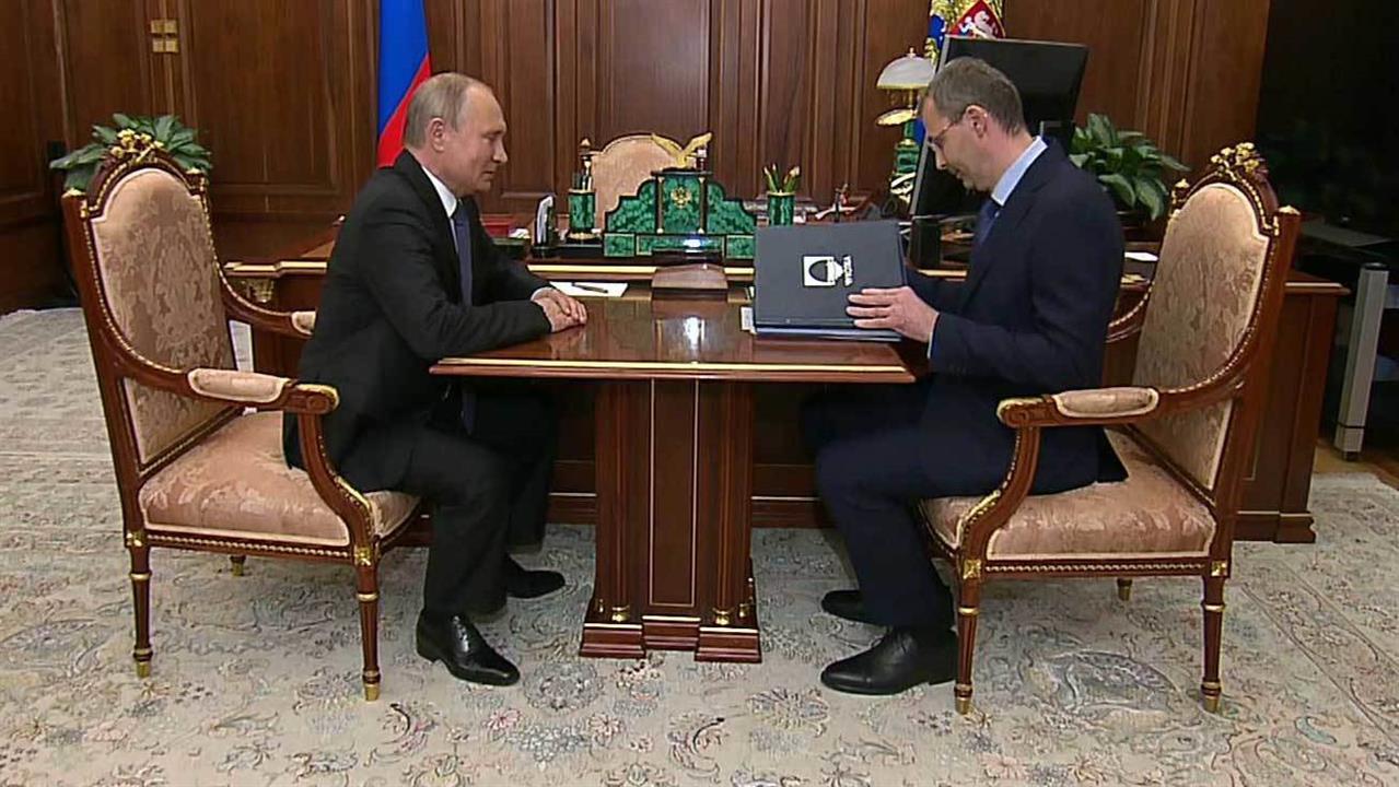 Состоялась рабочая встреча Владимира Путина с губе...м Чукотского автономного округа Романом Копиным