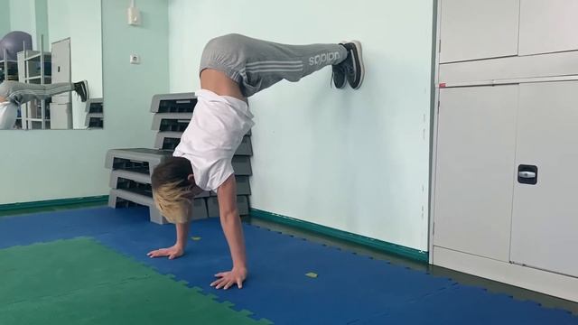 Лучшие упражнения для прокачки плеч. Техника выполнения.