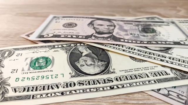 Доля американского доллара в мировых валютных резервах упала до самого низкого уровня
