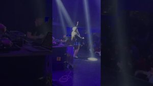 Лэйна выступает в Москве🥰 Весь зал поёт песню «Аерылмагыз»