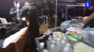 Военные врачи России оказывают медпомощь раненым жителям Изюма