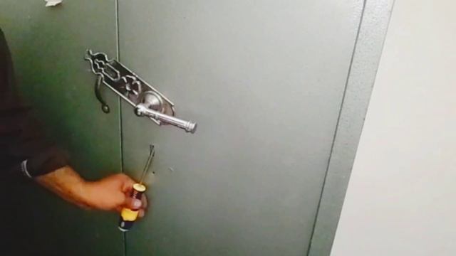 How To Open Almirah (wardrobe) Without key смотреть онлайн