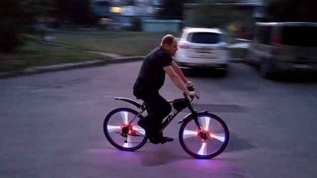 Подсветка на колёса велосипеда ( красно-синяя ) смотреть онлайн