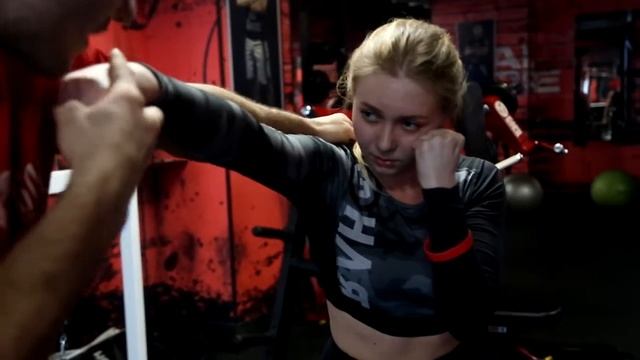 Постановка удара с Михаилом Каримовым в клубе БОЕЦ смотреть онлайн