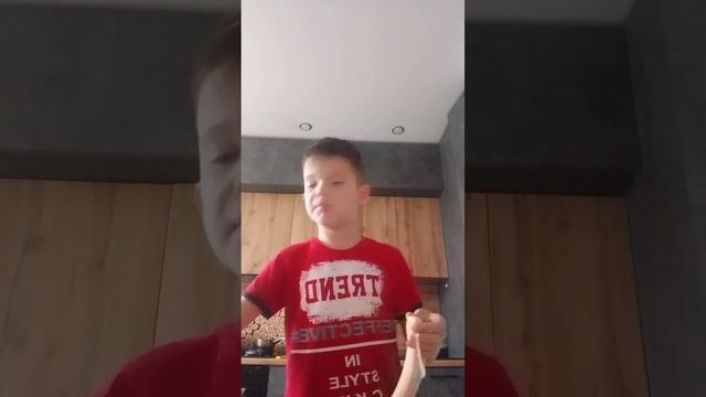 #улитки #ахатины #улиткиахатины уборка в контейнере у улиток смотреть онлайн