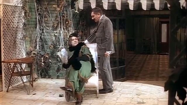 Миледи очень хочется рюмочку коньяку. смотреть онлайн