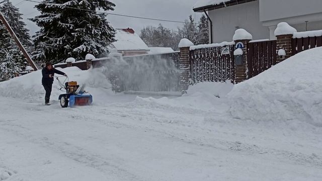 Снегоуборщик и мотоблок Нева по твердому, слежавшемуся снегу. смотреть онлайн