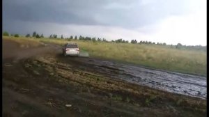 BMW X3 E83 гоняем по лужам