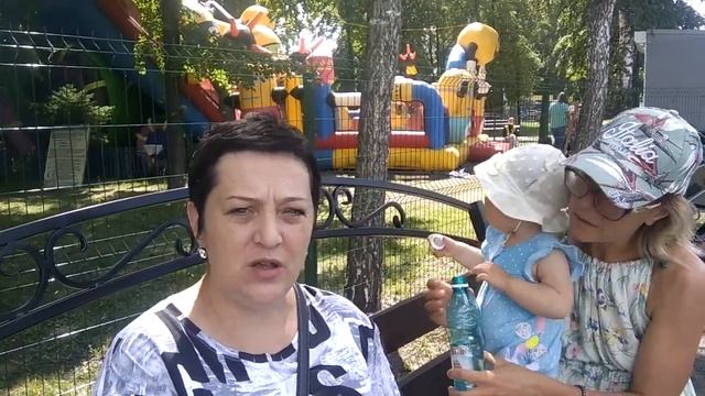 Сашеньке годик!Парк, кафе.И о женском. смотреть онлайн