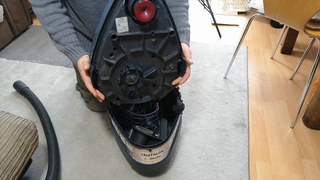 Phillips Triathlon 1300 Wet, Dry & Shampoo - First Look! смотреть онлайн