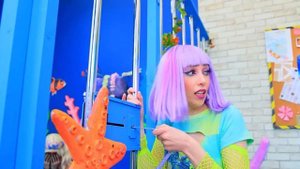 Меня удочерили Вампир, Русалка и Барби!