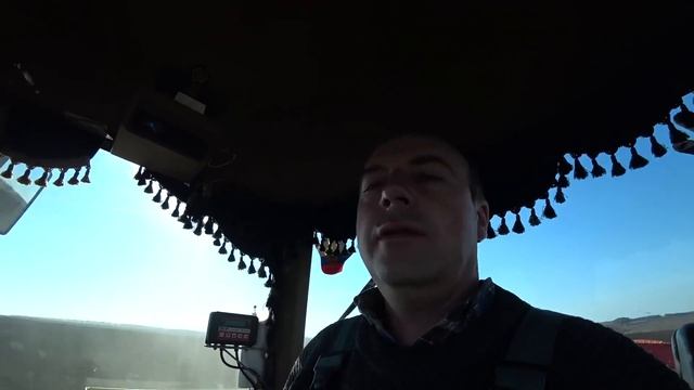 Вышли в поле, начинаем сеять горох  Я работаю на Джон Дире 9