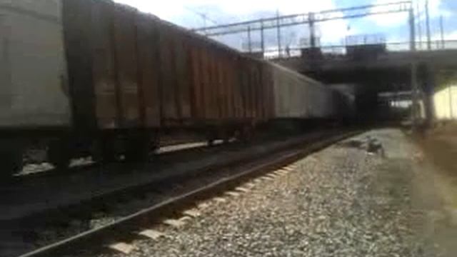 Прохождение товарных поездов через станцию ВИЗ [Екатеринбург] (26.07.2012) смотреть онлайн