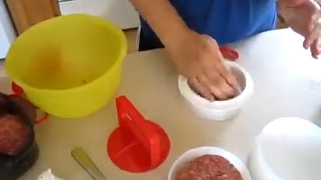 Пресс для гамбургеров Tupperware смотреть онлайн