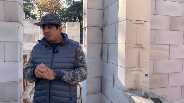 Укладка первого ряда газобетона на фундамент. Армирование. Штробление. Планировка дома из газобетон
