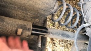 Стук пыльника заднего амортизатора Polo