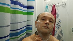 На обзоре лезвие Gillette Perma Sharp, крем для бритья Lea