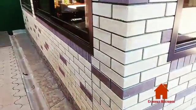 Вариант отделки цоколя. И кстати отличные окна для беседки!
