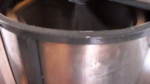 Самодельная медогонка автомат в работе