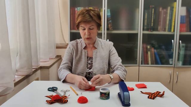 Мастер-класс с Ольгой Лебедевой. Делаем гвоздику памяти смотреть онлайн