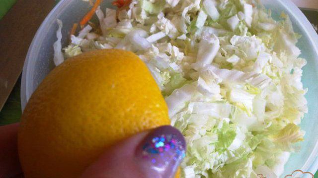 Салат со спаржей и пекинской капустой