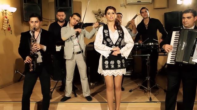 ALINA RADI - Plange mama si suspina ca stau in tara straina.mp4 смотреть онлайн