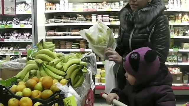 ВЛОГ: С детьми по магазинам Ловим рыбку Вкусный десерт смотреть онлайн