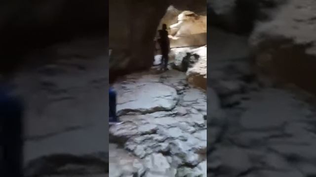 История Дагестана: Пещера с водопадом в селе Салта Гунибского района Республики Дагестан.