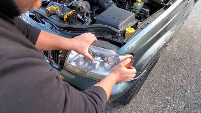 JEEP WJ LIGHTS - RESTORING AND REPLACING GRAND CHEROKEE LENSES FOG LIGHT AND BOSLLA LED BULB INSTAL смотреть онлайн