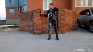 Обучение на трюкавом самокате трюку TailWhip