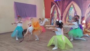 танец "Красками разными"