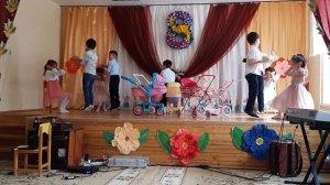 Танец на 8 март в детском саду