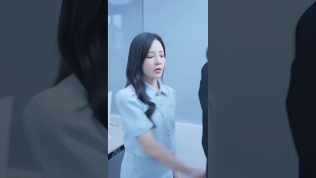 總裁輕信心機女誤會灰姑娘的孩子不是自己的,6年後灰姑娘逆襲成為世界知名設計師,攜手萌娃狠狠報復總裁!【總裁,夫人帶娃回國了】#chinesedrama #都市 #短劇#愛情 #爽文 #追妻火葬場