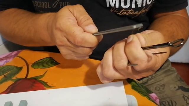 Заточка Рыболовных крючков гитарными инструментами. смотреть онлайн