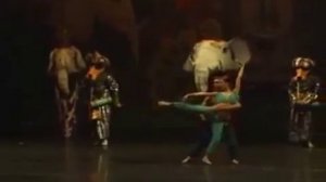 Лев отжигает на заднем плане! (последний день работы в театре)