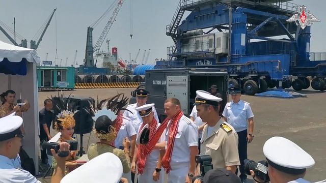 Отряд кораблей Тихоокеанского флота прибыл в индонезийский порт Танджунг Перак смотреть онлайн