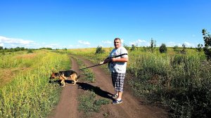 Живем в селе приехали к родителям домой.