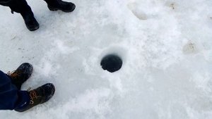 На рыбалку！Зимняя рыбалка на Аляске