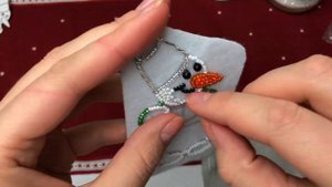 МК: БРОШЬ СНЕГОВИЧОК ИЗ БИСЕРА СВОИМИ РУКАМИ. МК ДЛЯ НАЧИНАЮЩИХ.BEADED BROOCH: SNOWMAN