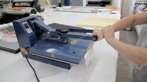 Как сделать нанесение рисунка на одежду с помощью переноса термотрансферной плёнки.