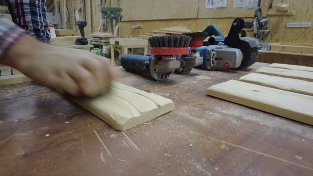 Браширование древесины. Показывают как состарить дерево своими руками. Артель "Русичи" смотреть онлайн