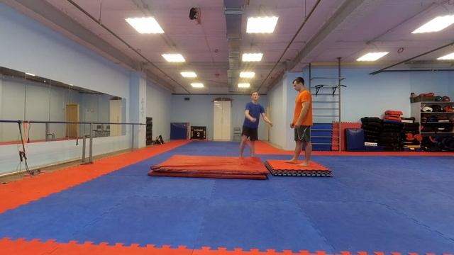 Как научиться заднее сальто с места за одну тренировку (Back Flip Tutorial)