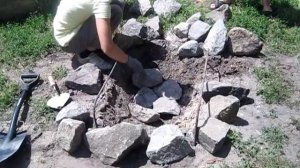 Выкладываем очаг из камней
