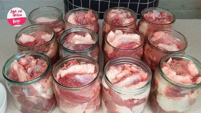 Просто высыпаю на противень ПАЧКУ самой дешевой соли и в духовку. Домашняя тушенка из любого мяса