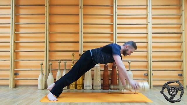 Виньяса чатуранга дандасаны и васиштхасаны с специальным хватом смотреть онлайн