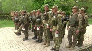 У линии боевого соприкосновения наградили военных, которые героически противостоят националистам.